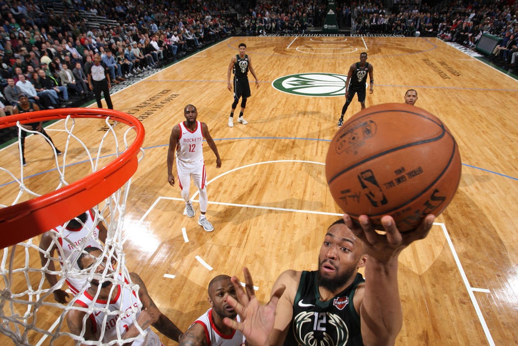 NBA: Θετικός Αντετοκούνμπο, «Ρουκέτες» στο Μιλγουόκι (photos+video)