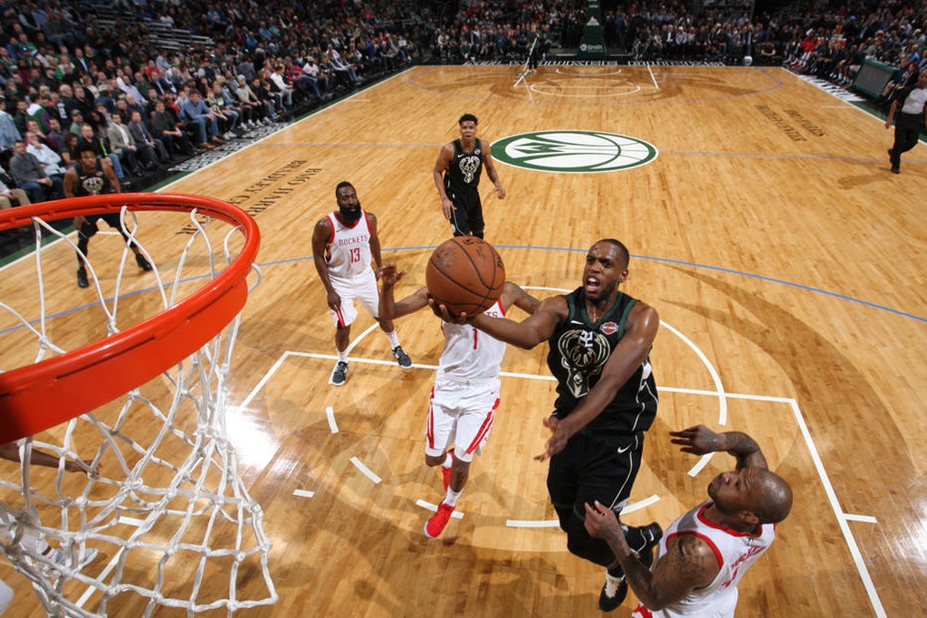 NBA: Θετικός Αντετοκούνμπο, «Ρουκέτες» στο Μιλγουόκι (photos+video)