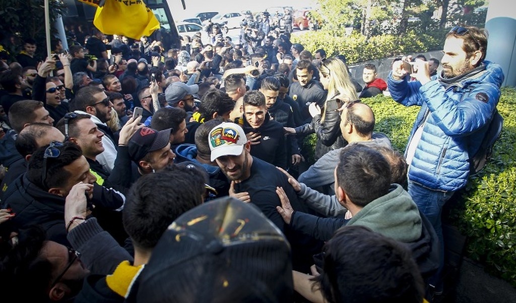 ΑΕΚ: Οπαδικές «ντόπες» και χαμός πριν την Τούμπα! (photos, videos)