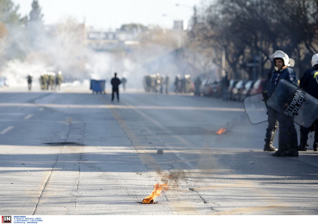 Χαμός στη Θεσσαλονίκη: Επεισόδια με οπαδούς του ΠΑΟΚ και Αστυνομικούς (photos, video)