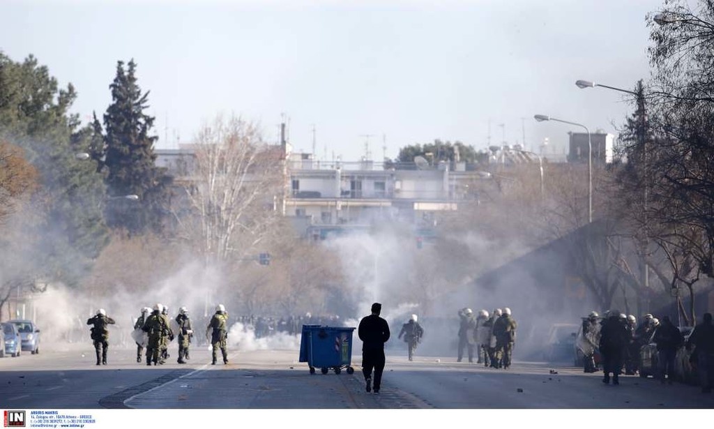 Χαμός στη Θεσσαλονίκη: Επεισόδια με οπαδούς του ΠΑΟΚ και Αστυνομικούς (photos, video)