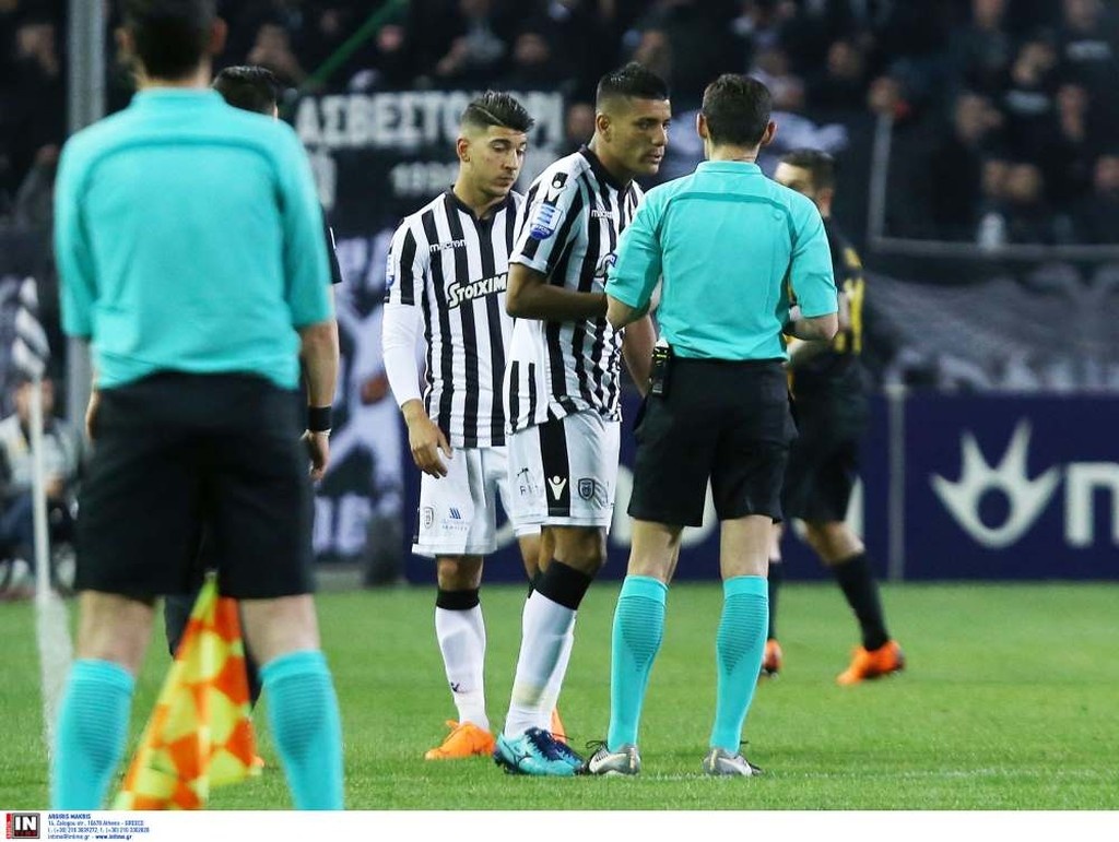 ΠΑΟΚ-ΑΕΚ: Πέφτουν κορμιά στην Τούμπα - Ένταση με Μάτος, αποβολές και πολλά νεύρα! (photos)