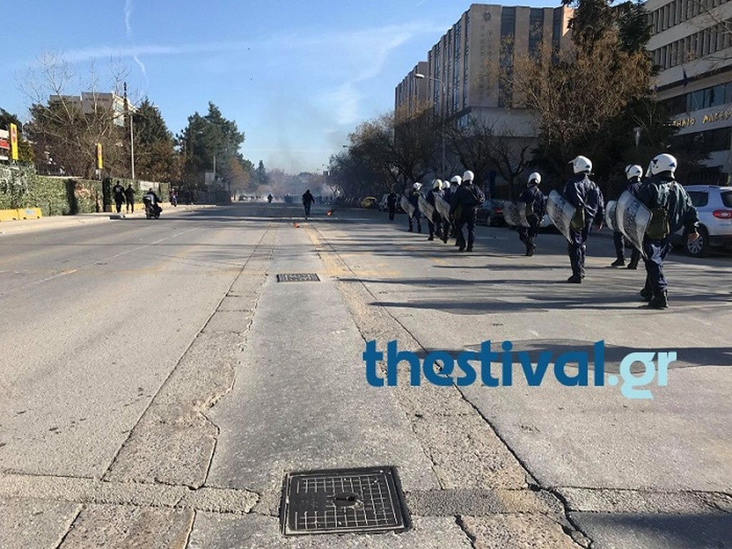 Χαμός στη Θεσσαλονίκη: Επεισόδια με οπαδούς του ΠΑΟΚ και Αστυνομικούς (photos, video)