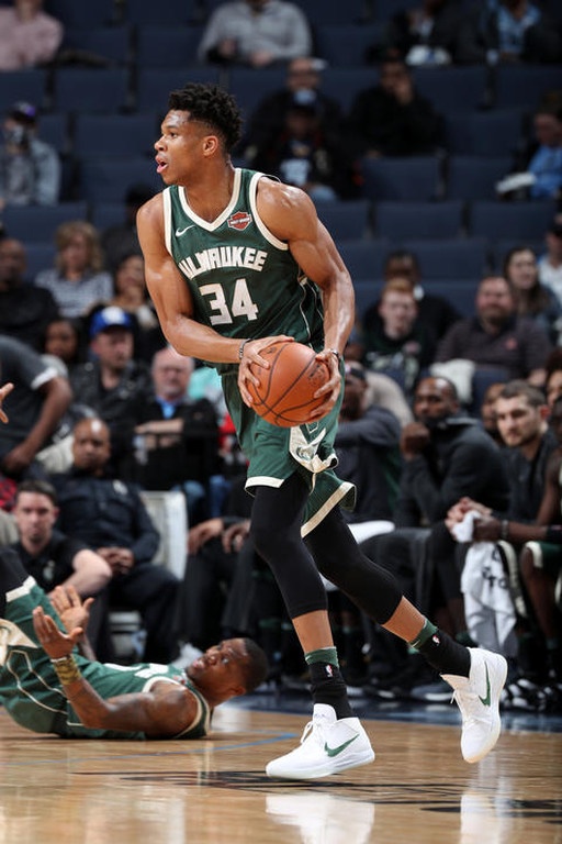 NBA: Βόλτα των Μπακς στο Μέμφις (photos+video)