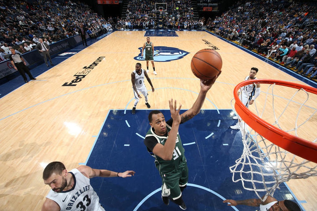 NBA: Βόλτα των Μπακς στο Μέμφις (photos+video)