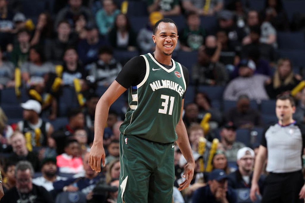 NBA: Βόλτα των Μπακς στο Μέμφις (photos+video)