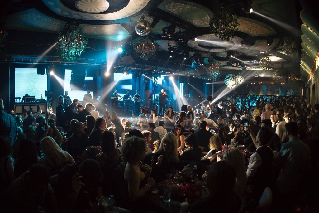 «Σήκωσε» τη Θεσσαλονίκη στην πρεμιέρα του ο Νίκος Μακρόπουλος