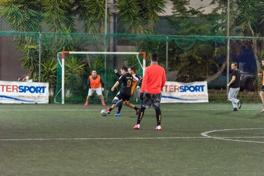 Στο γραφείο επαγγελματίες στα γήπεδα πρωταθλητές