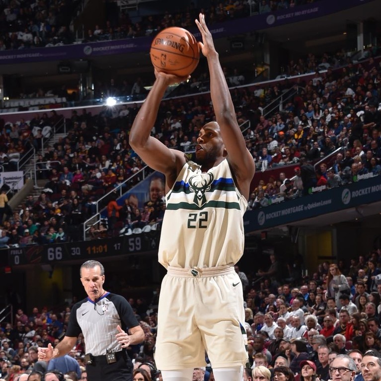 NBA: Επικός Αντετοκούνμπο, λύγισε από τον μυθικό «Βασιλιά» (photos+video)