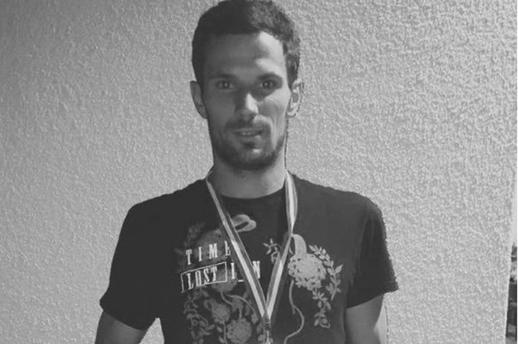 Τραγωδία στην Κροατία! Ποδοσφαιριστής ξεψύχησε στο γήπεδο (photos)