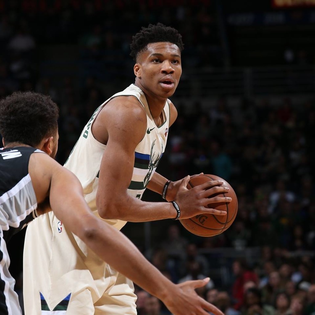 NBA: Άντεξαν με «διπλό» Αντετοκούνμπο οι Μπακς με Σπερς (photos+video)