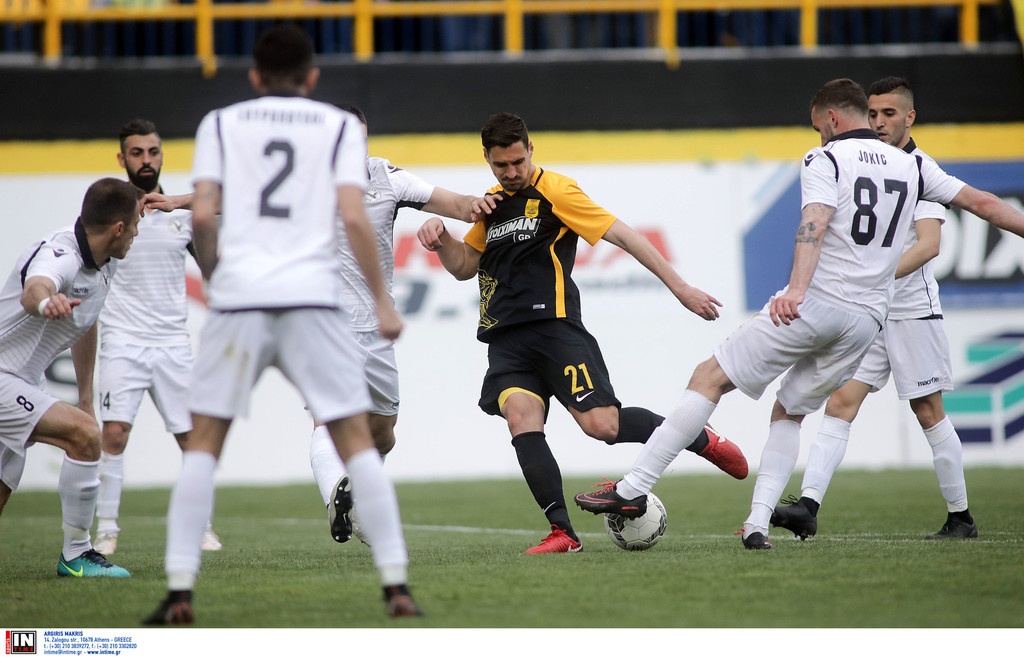 Football League: Ιστορική ομάδα κινδυνεύει με μηδενισμό και αφαίρεση βαθμών (photos)