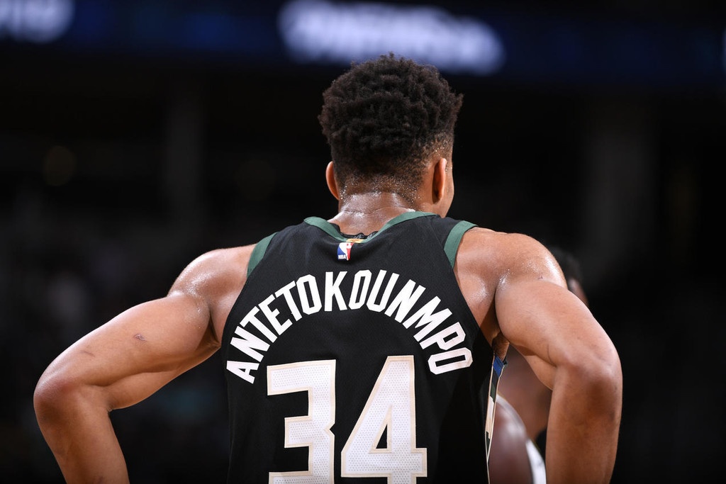 NBA: Έβρισε διαιτητή και αποβλήθηκε ο Αντετοκούνμπο! (photos+video)