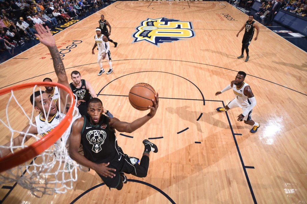 NBA: Έβρισε διαιτητή και αποβλήθηκε ο Αντετοκούνμπο! (photos+video)