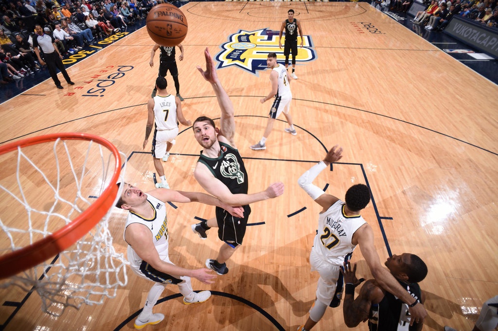 NBA: Έβρισε διαιτητή και αποβλήθηκε ο Αντετοκούνμπο! (photos+video)