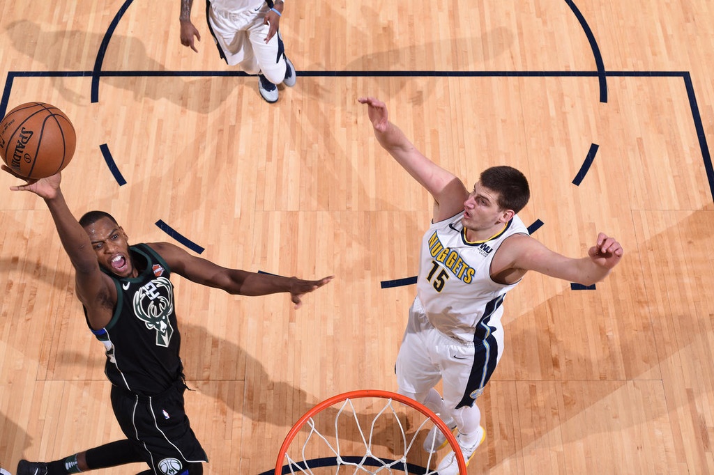 NBA: Έβρισε διαιτητή και αποβλήθηκε ο Αντετοκούνμπο! (photos+video)