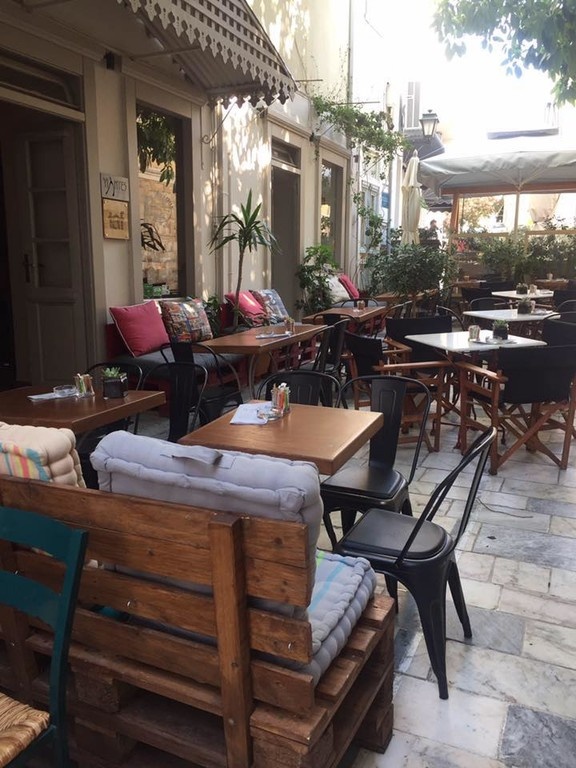 Για ποιοτικό πρωινό στη Σύρο, μόνο Yiantes coffee and more…