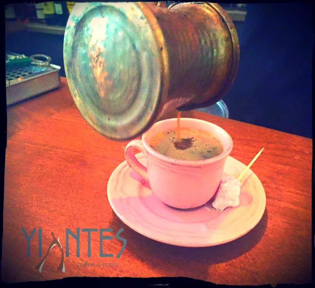 Για ποιοτικό πρωινό στη Σύρο, μόνο Yiantes coffee and more…