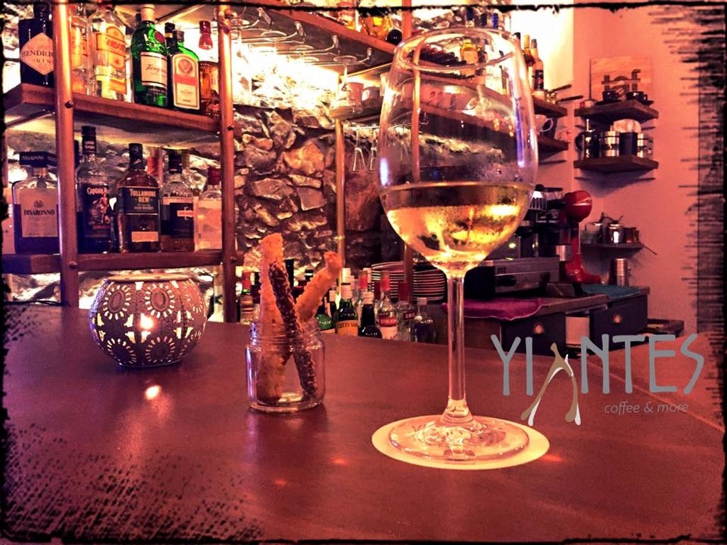 Για ποιοτικό πρωινό στη Σύρο, μόνο Yiantes coffee and more…