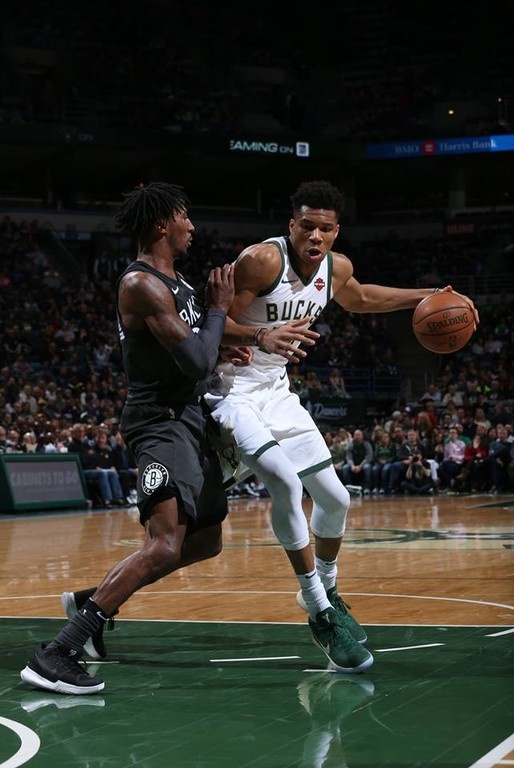 NBA: Τρομερή καρφωματάρα Αντετοκούνμπο με Νετς! (photos+video)