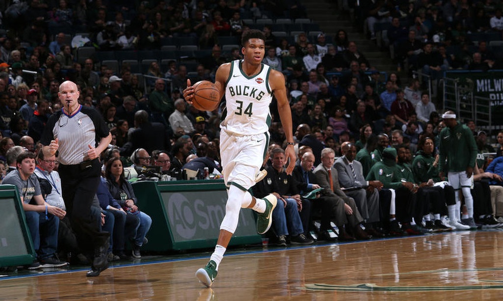 NBA: Τρομερή καρφωματάρα Αντετοκούνμπο με Νετς! (photos+video)
