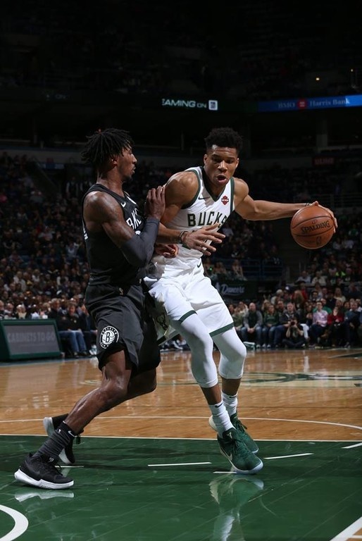 NBA: Τρομερή καρφωματάρα Αντετοκούνμπο με Νετς! (photos+video)
