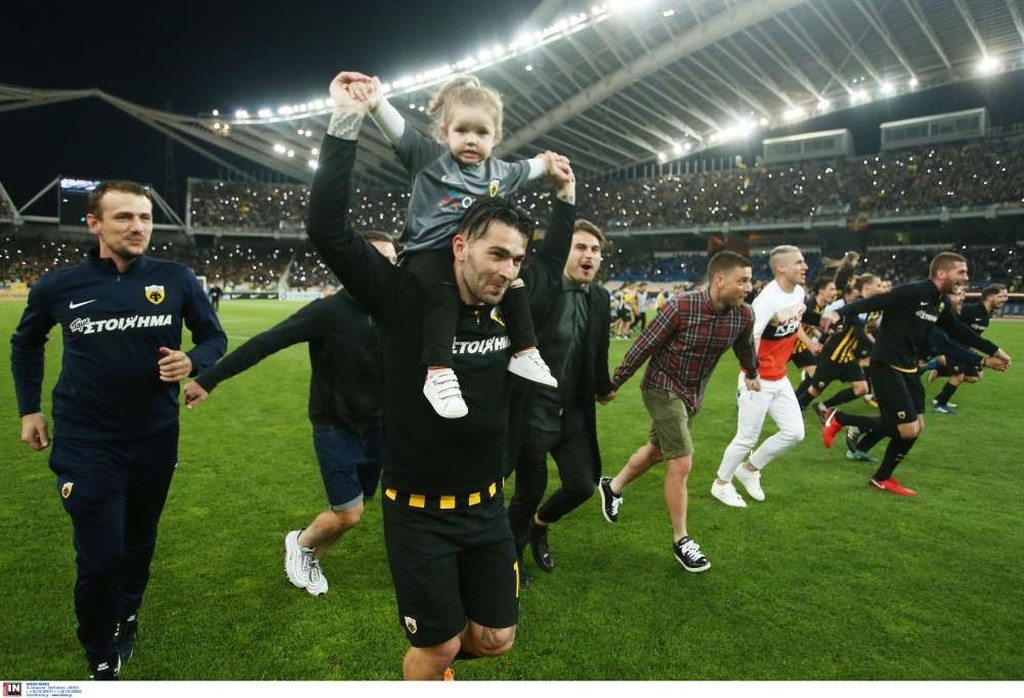 Πανικός στο ΟΑΚΑ: Το ξέσπασμα των παικτών και του κόσμου της ΑΕΚ (video)