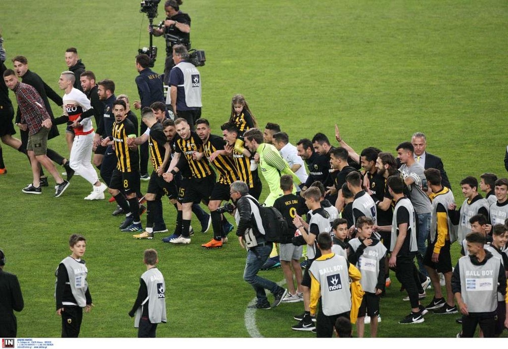 Πανικός στο ΟΑΚΑ: Το ξέσπασμα των παικτών και του κόσμου της ΑΕΚ (video)