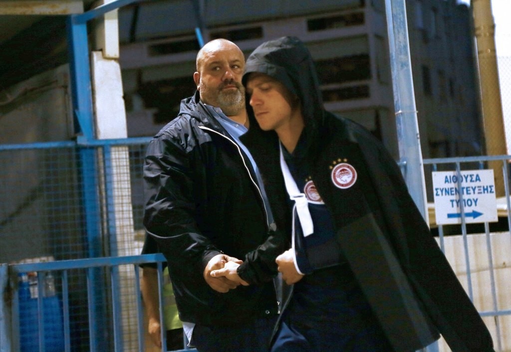 Ολυμπιακός: Χειρουργείο για Κούτρη (photos)