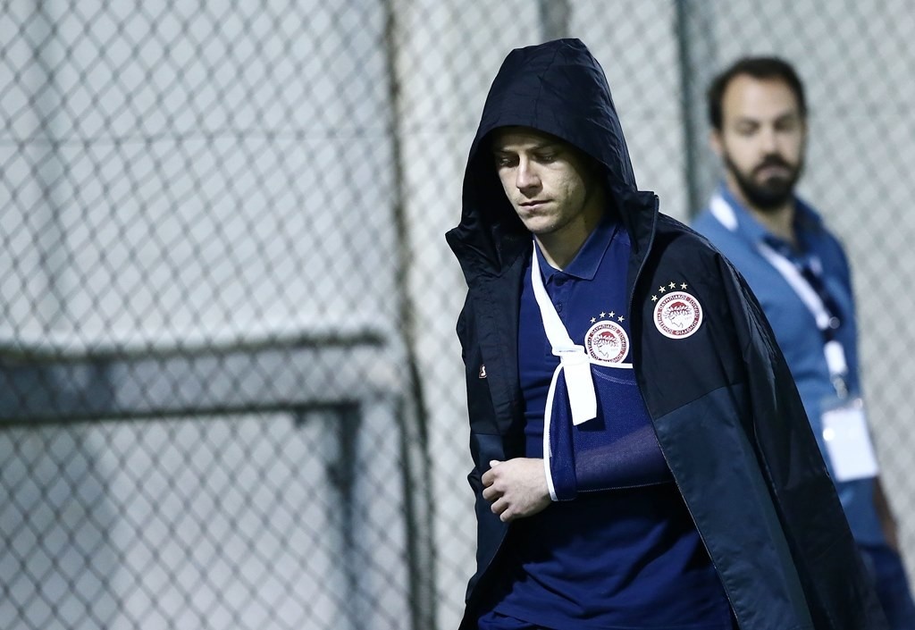 Ολυμπιακός: Χειρουργείο για Κούτρη (photos)