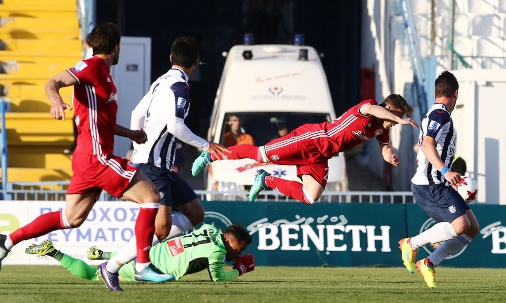 Ολυμπιακός: Χειρουργείο για Κούτρη (photos)