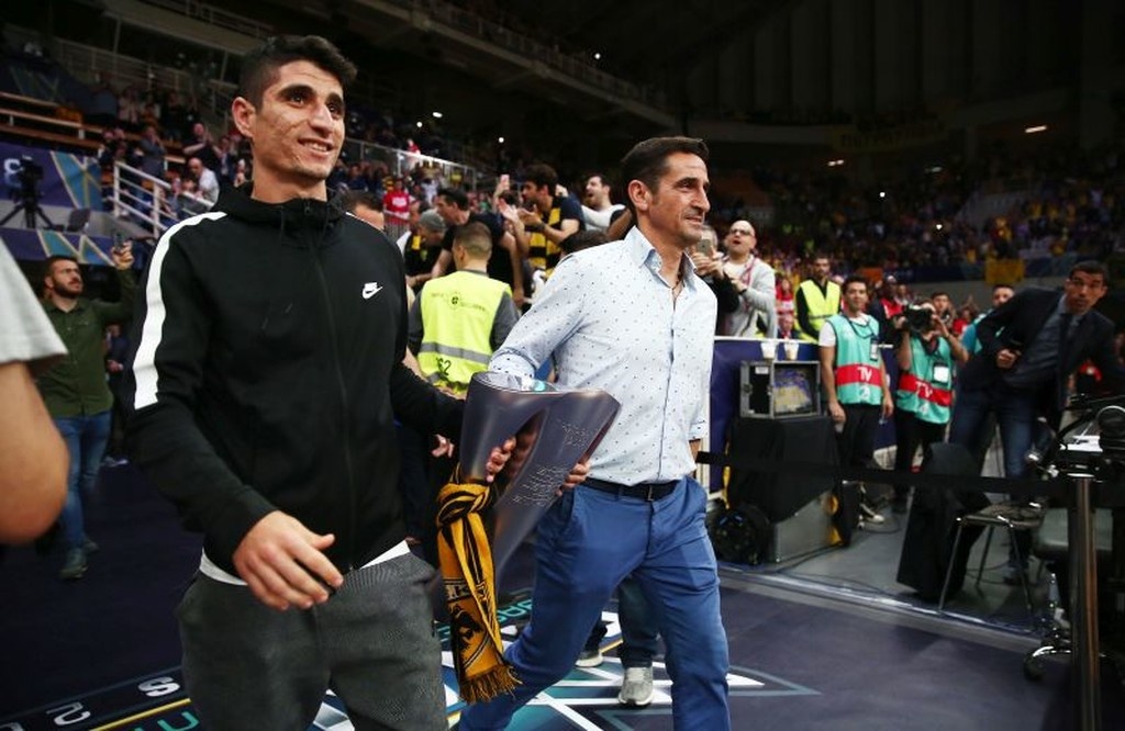 BCL Final-4: Το «Pasillo» για την πρωταθλήτρια ΑΕΚ (videos+photos)