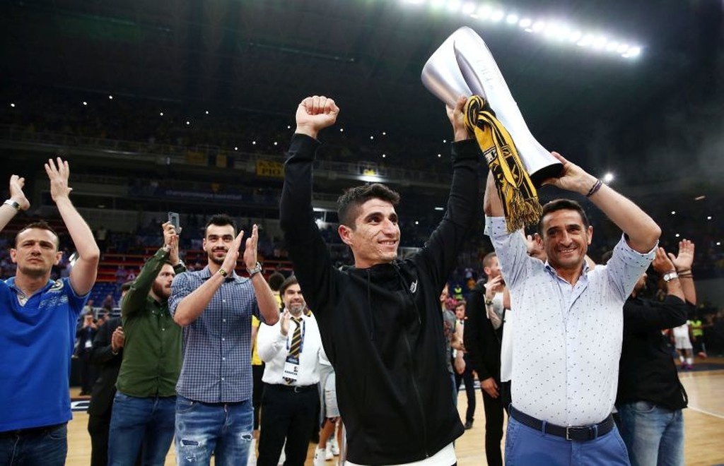 BCL Final-4: Το «Pasillo» για την πρωταθλήτρια ΑΕΚ (videos+photos)