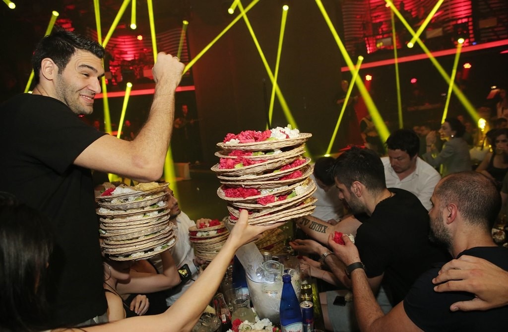 ΑΕΚ: Το σήκωσαν το Champions League και στα μπουζούκια! (photos)