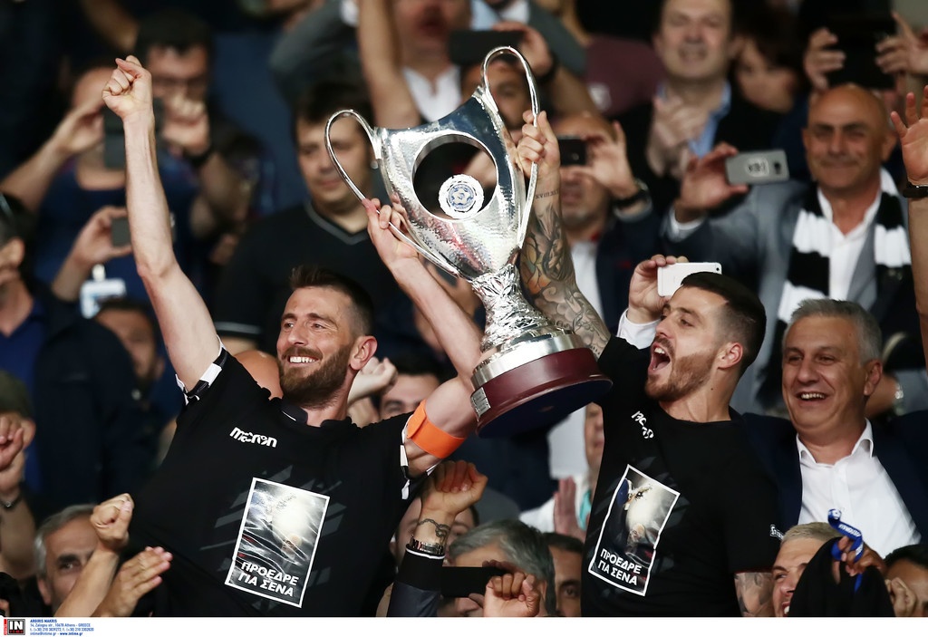 Με φανέλες που έγραφαν νταμπλ στην απονομή ο ΠΑΟΚ! (photos)