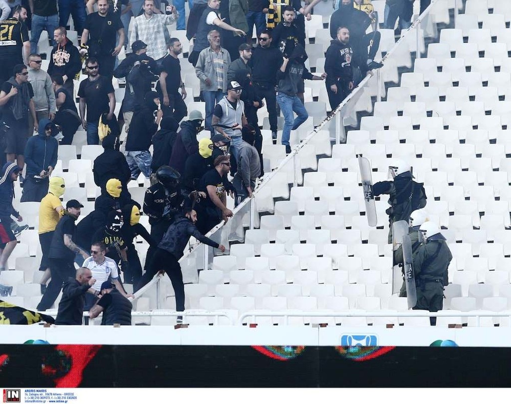 Τελικός Κυπέλλου: Ένταση και επεισόδια με οπαδούς της ΑΕΚ στο ΟΑΚΑ (photo+video)