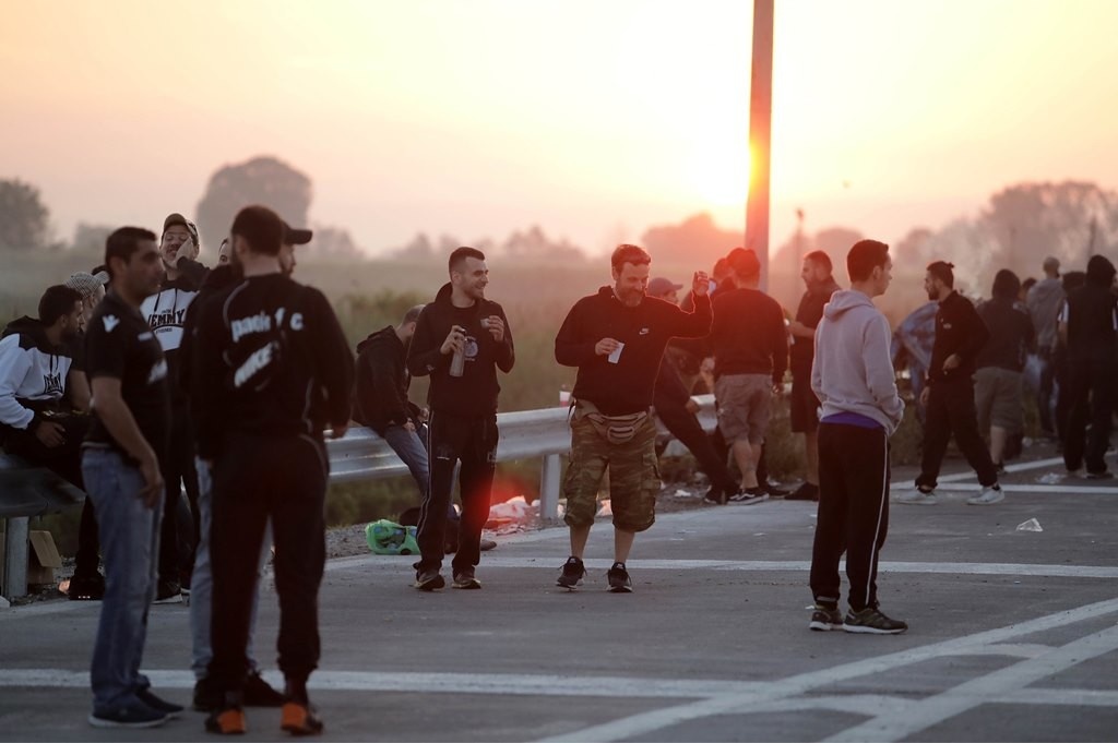 ΑΕΚ - ΠΑΟΚ: Φτάνουν Αφίδνες τα πρώτα πούλμαν οπαδών του ΠΑΟΚ (photos)