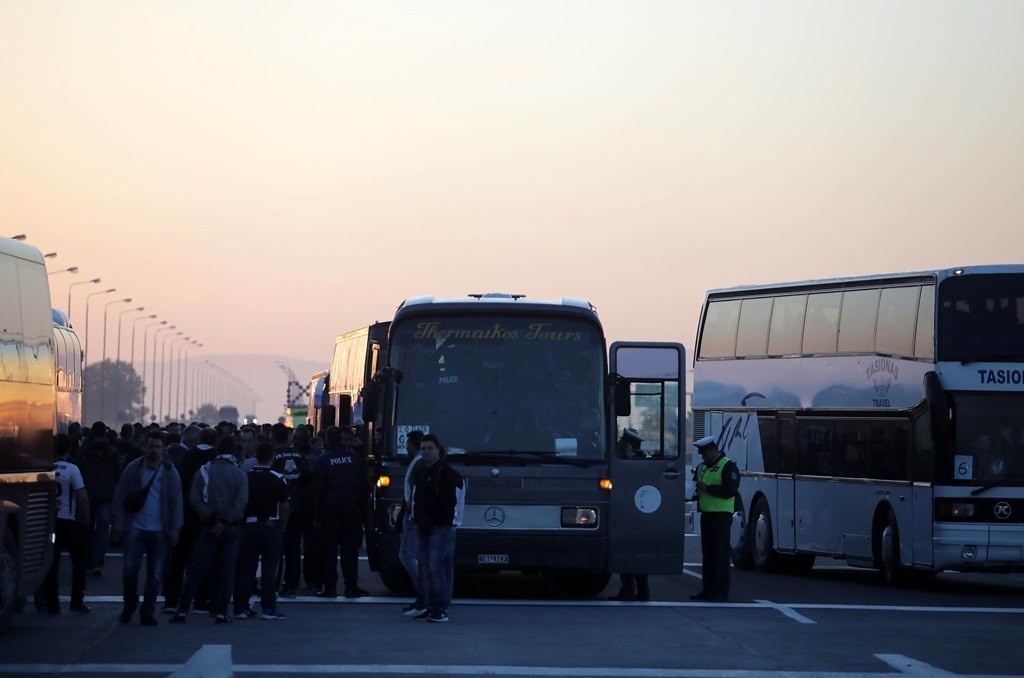 ΑΕΚ - ΠΑΟΚ: Φτάνουν Αφίδνες τα πρώτα πούλμαν οπαδών του ΠΑΟΚ (photos)