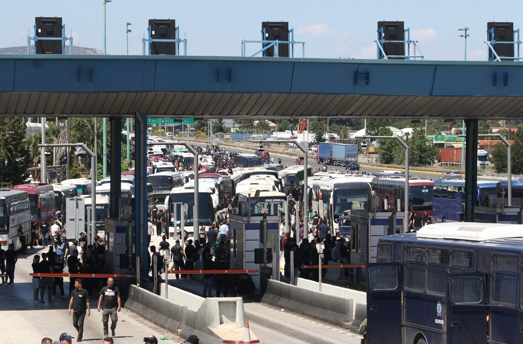 Τελικός Κυπέλλου: Μπαίνουν στην Αθήνα οι οπαδοί του ΠΑΟΚ (photos)