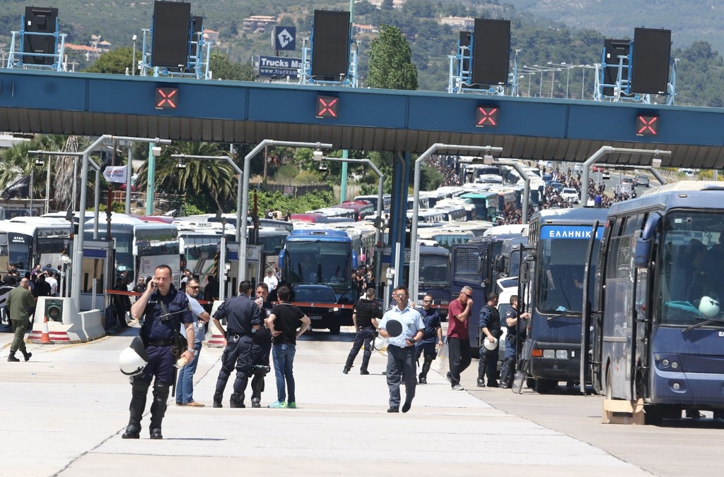 Τελικός Κυπέλλου: Μπαίνουν στην Αθήνα οι οπαδοί του ΠΑΟΚ (photos)