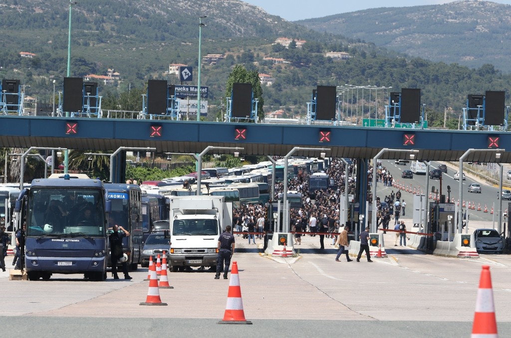 Τελικός Κυπέλλου: Μπαίνουν στην Αθήνα οι οπαδοί του ΠΑΟΚ (photos)