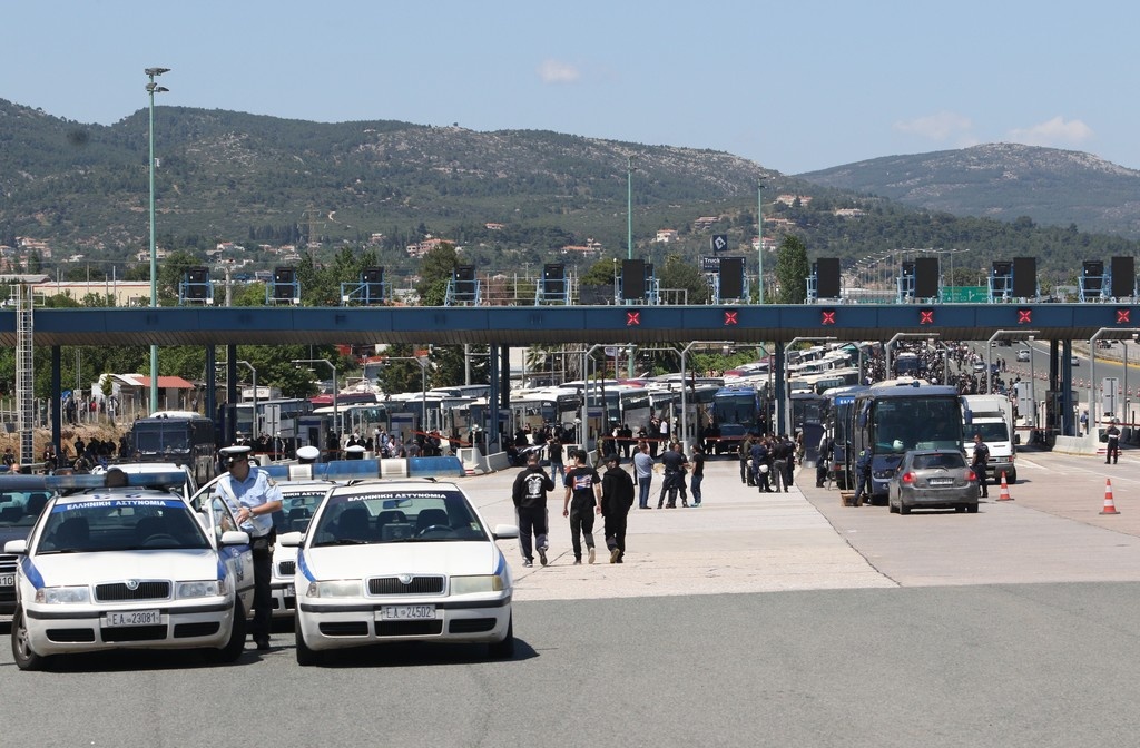 Τελικός Κυπέλλου: Μπαίνουν στην Αθήνα οι οπαδοί του ΠΑΟΚ (photos)