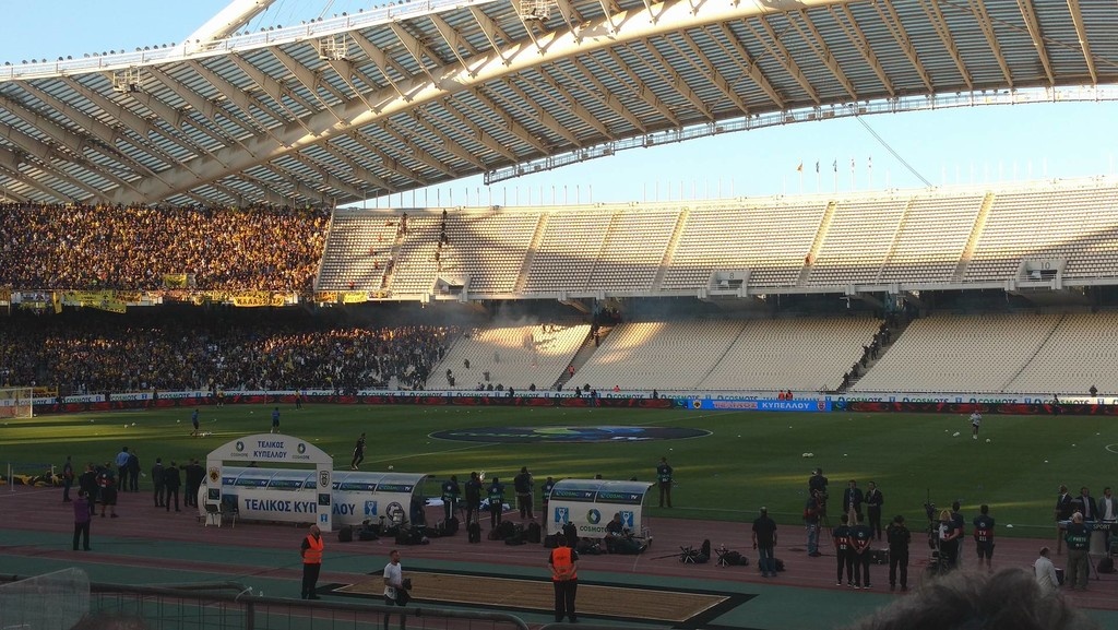 Τελικός Κυπέλλου: Ένταση και επεισόδια με οπαδούς της ΑΕΚ στο ΟΑΚΑ (photo+video)