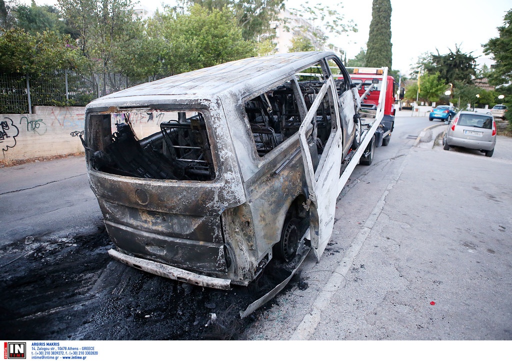 Τελικός Κυπέλλου: Οπαδοί της ΑΕΚ ξυλοκόπησαν οπαδούς του ΠΑΟΚ και έκαψαν το βαν τους!