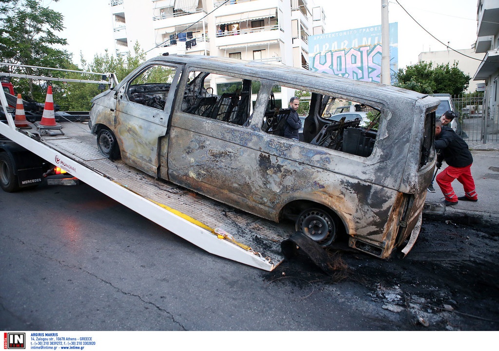 Τελικός Κυπέλλου: Οπαδοί της ΑΕΚ ξυλοκόπησαν οπαδούς του ΠΑΟΚ και έκαψαν το βαν τους!