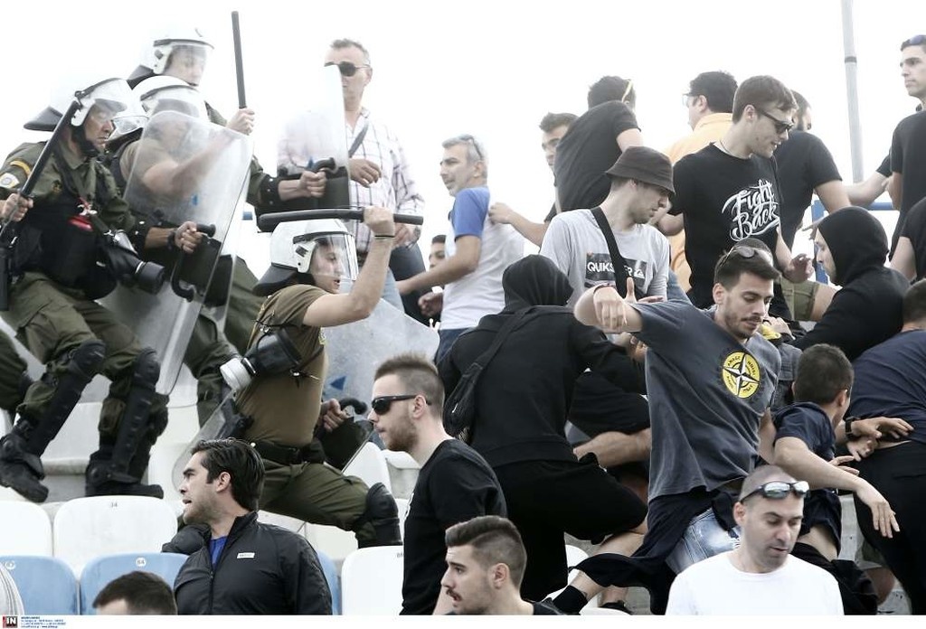 Επεισόδια στο «Ελ Πάσο», ξύλο μεταξύ οπαδών και αστυνομίας (photos)