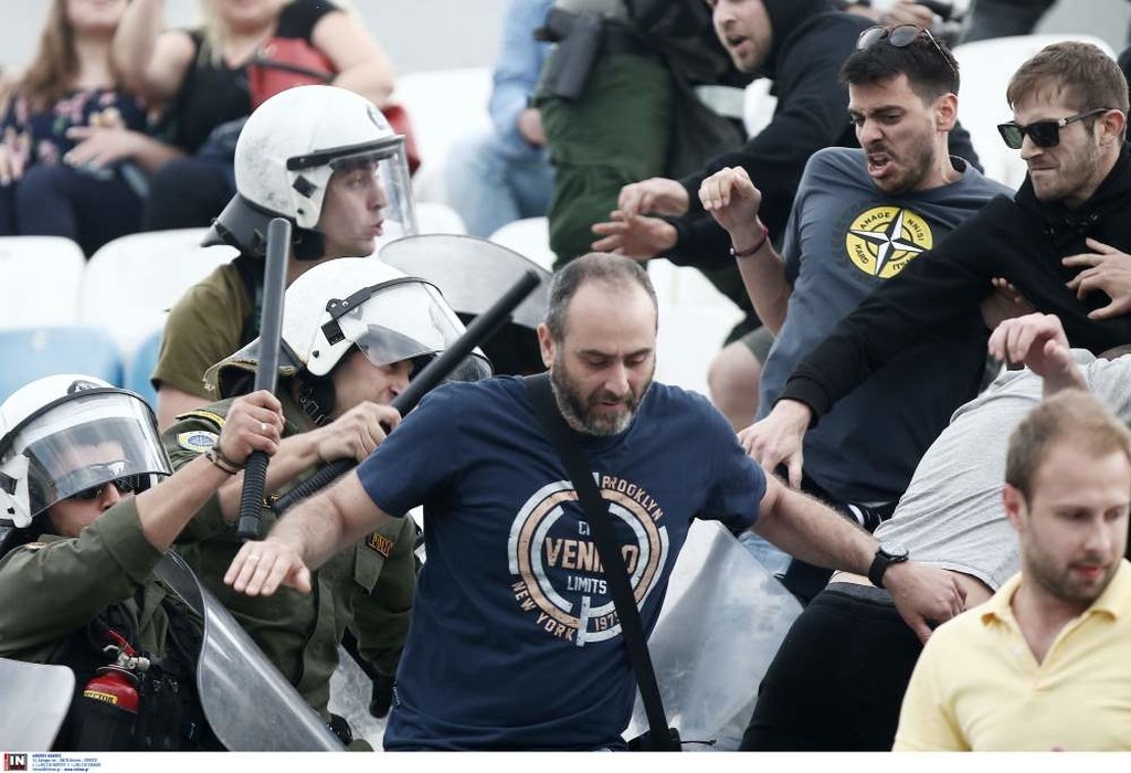 Επεισόδια στο «Ελ Πάσο», ξύλο μεταξύ οπαδών και αστυνομίας (photos)