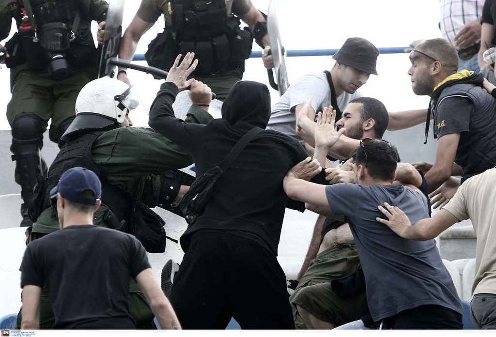 Επεισόδια στο «Ελ Πάσο», ξύλο μεταξύ οπαδών και αστυνομίας (photos)