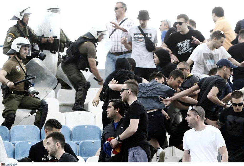 Επεισόδια στο «Ελ Πάσο», ξύλο μεταξύ οπαδών και αστυνομίας (photos)