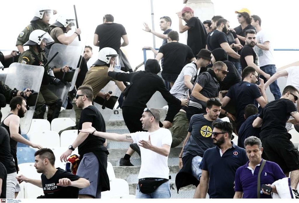 Επεισόδια στο «Ελ Πάσο», ξύλο μεταξύ οπαδών και αστυνομίας (photos)